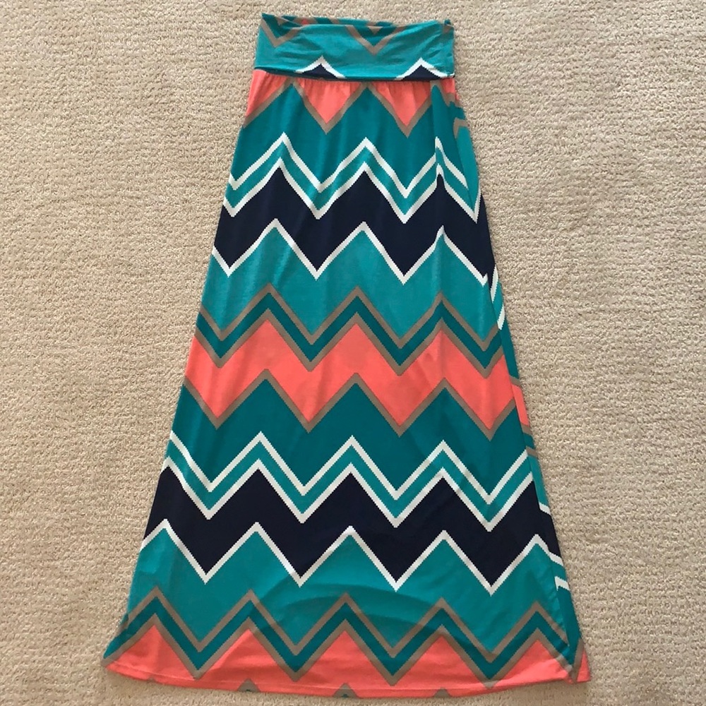 Chevron pattern maxi skirt